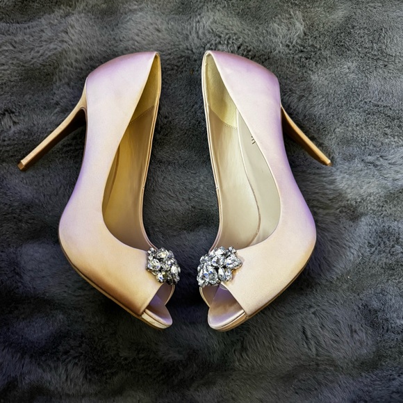 Le Chateau wedding/ Bridal Cream Peep-Toe Heels - Picture 8 of 11